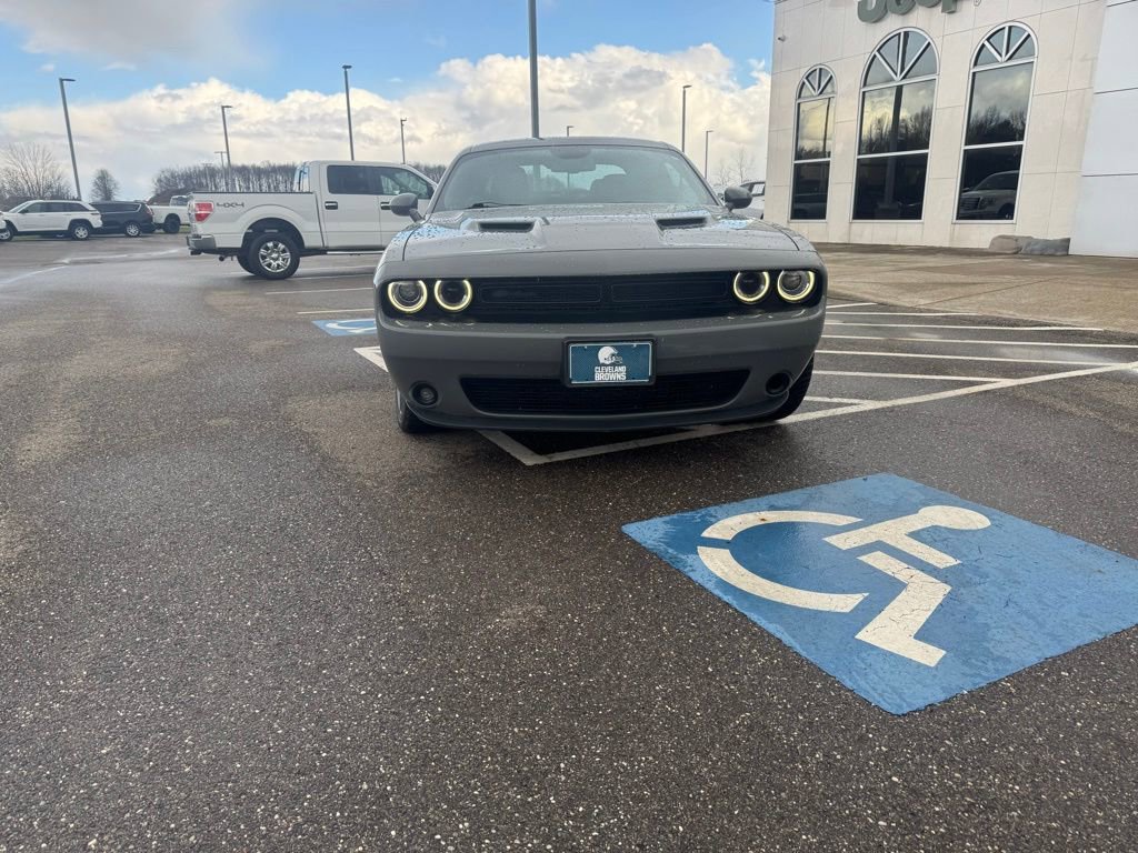 Used 2019 Dodge Challenger SXT w/ Driver Convenience Group image 4