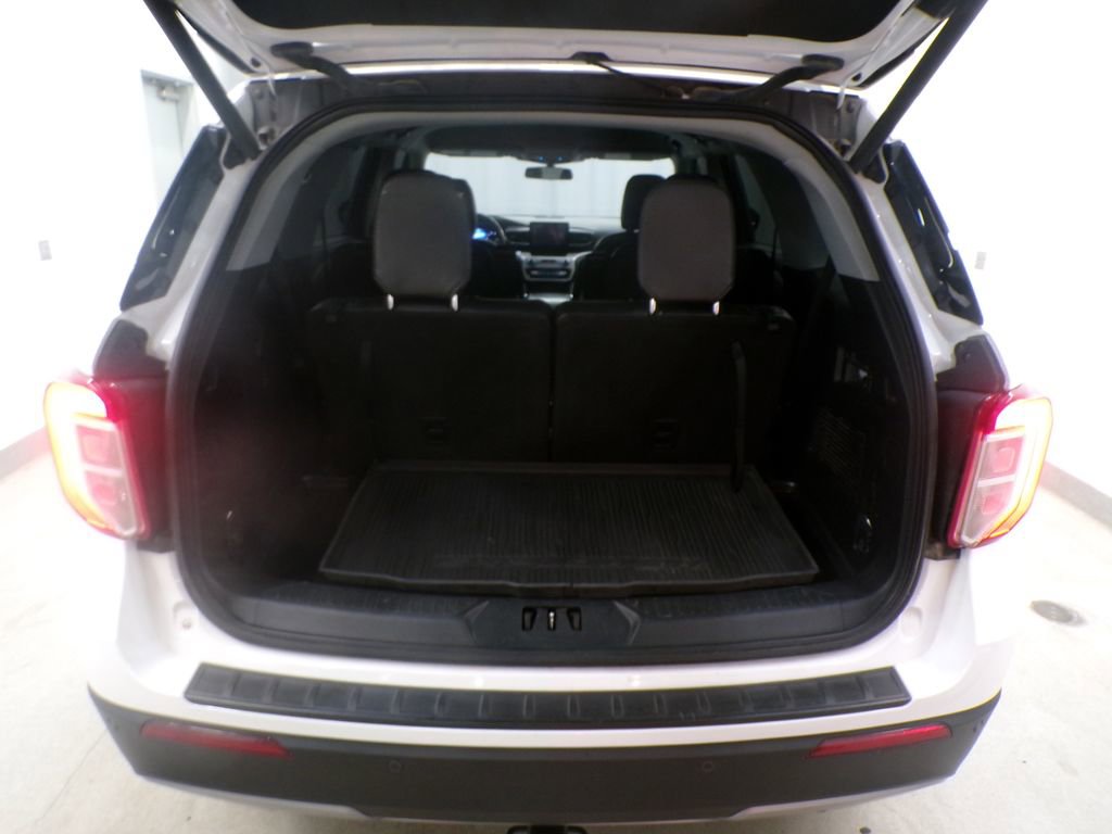 Used 2020 Ford Explorer XLT w/ Equipment Group 202A image 8