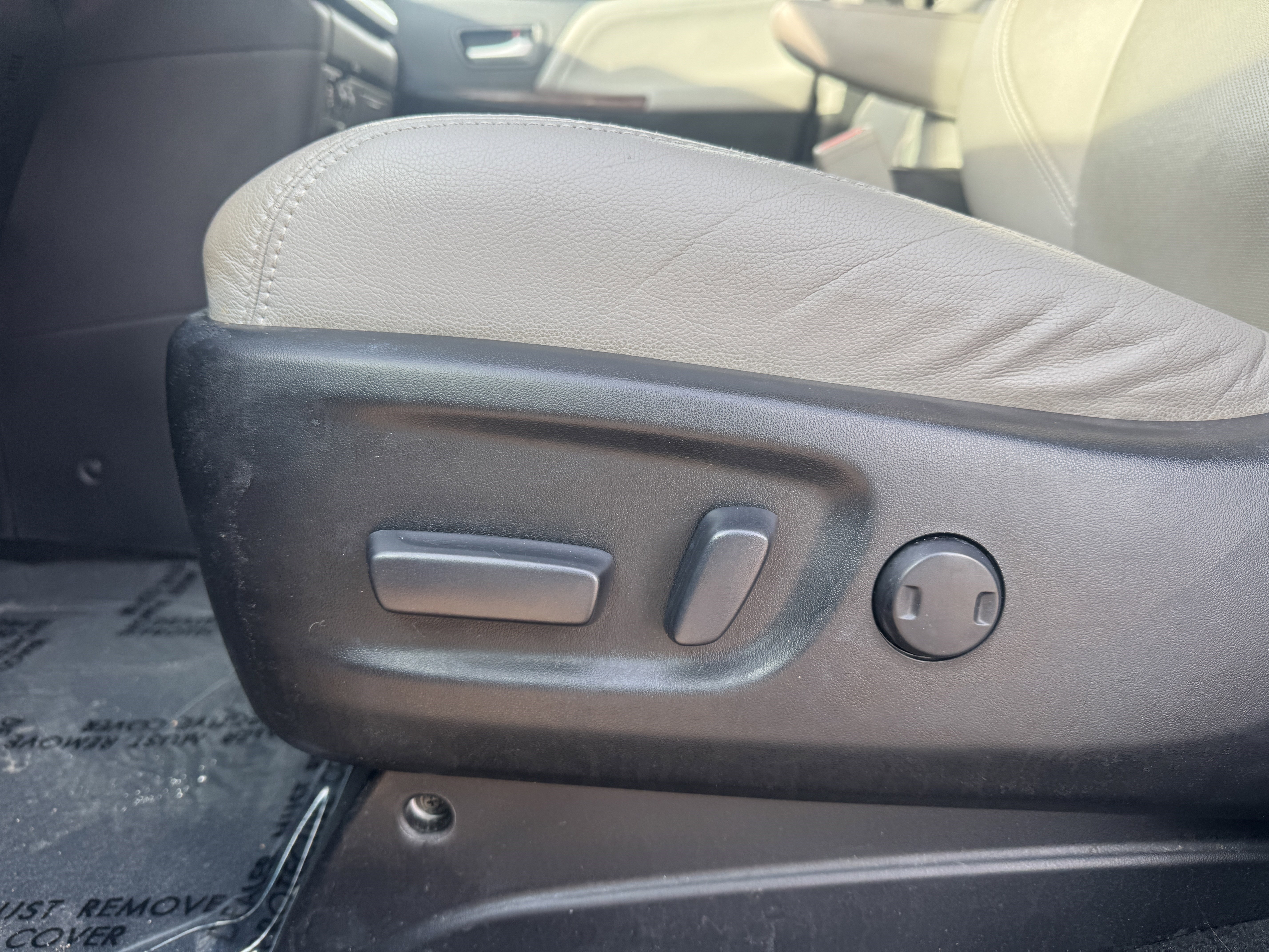 Used 2017 Toyota Sienna Limited image 12