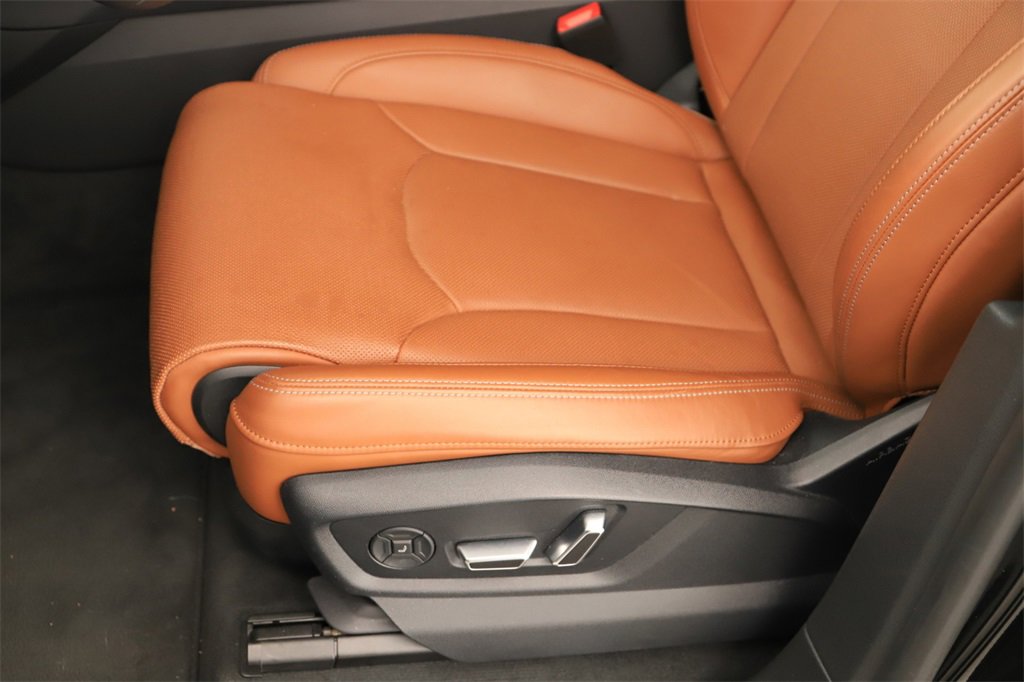 Used 2025 Audi Q8 Prestige w/ Prestige Package image 25