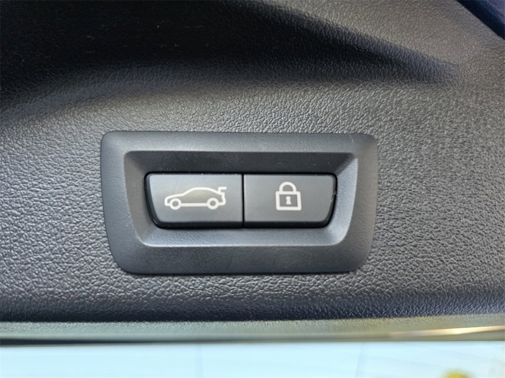 Used 2021 BMW X5 xDrive40i w/ Premium Package image 18