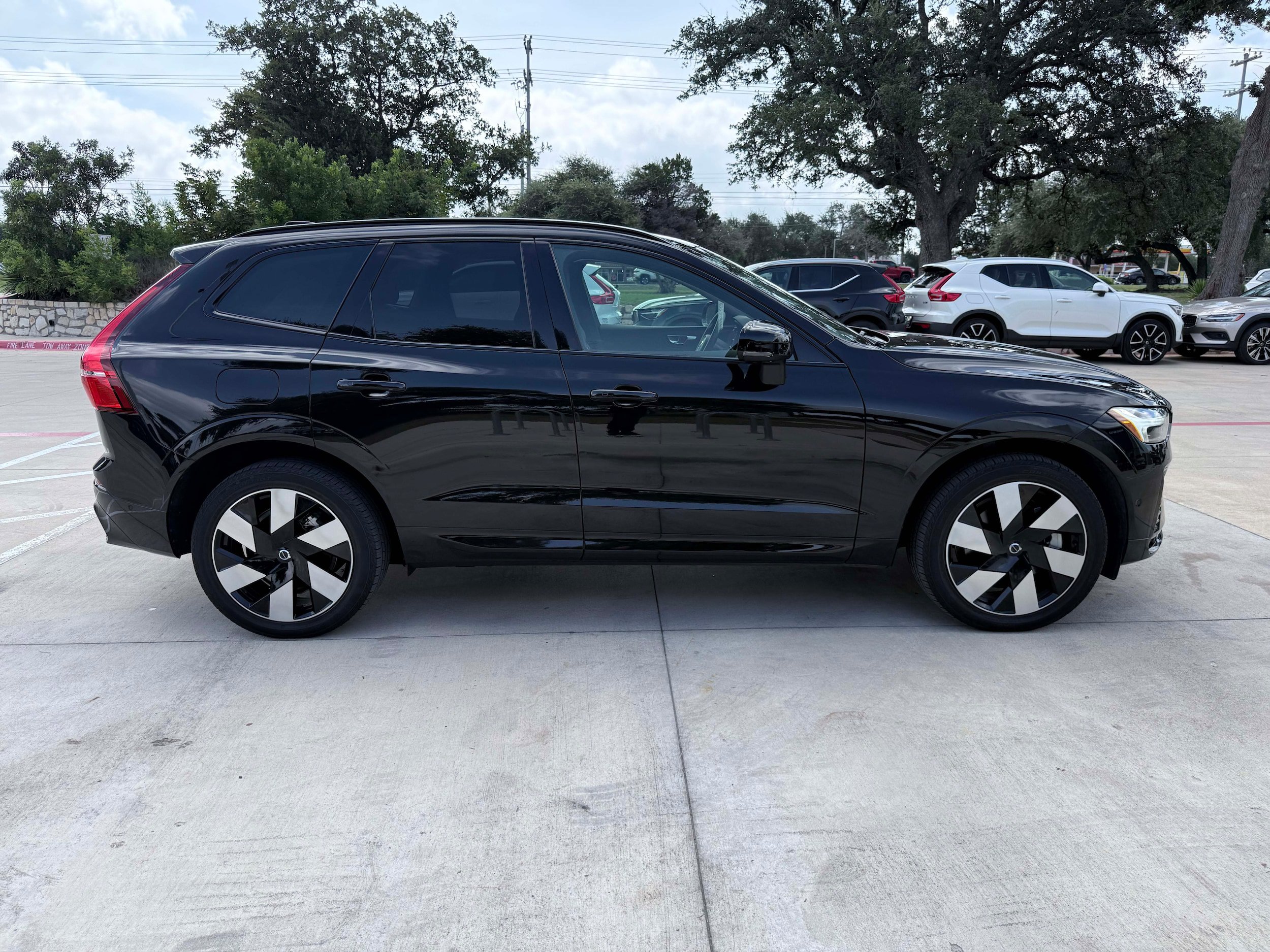 Certified 2024 Volvo XC60 T8 Plus AWD/4WD image 7