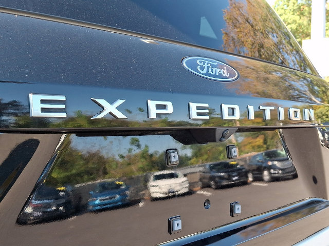 Certified 2025 Ford Expedition Active AWD/4WD image 32