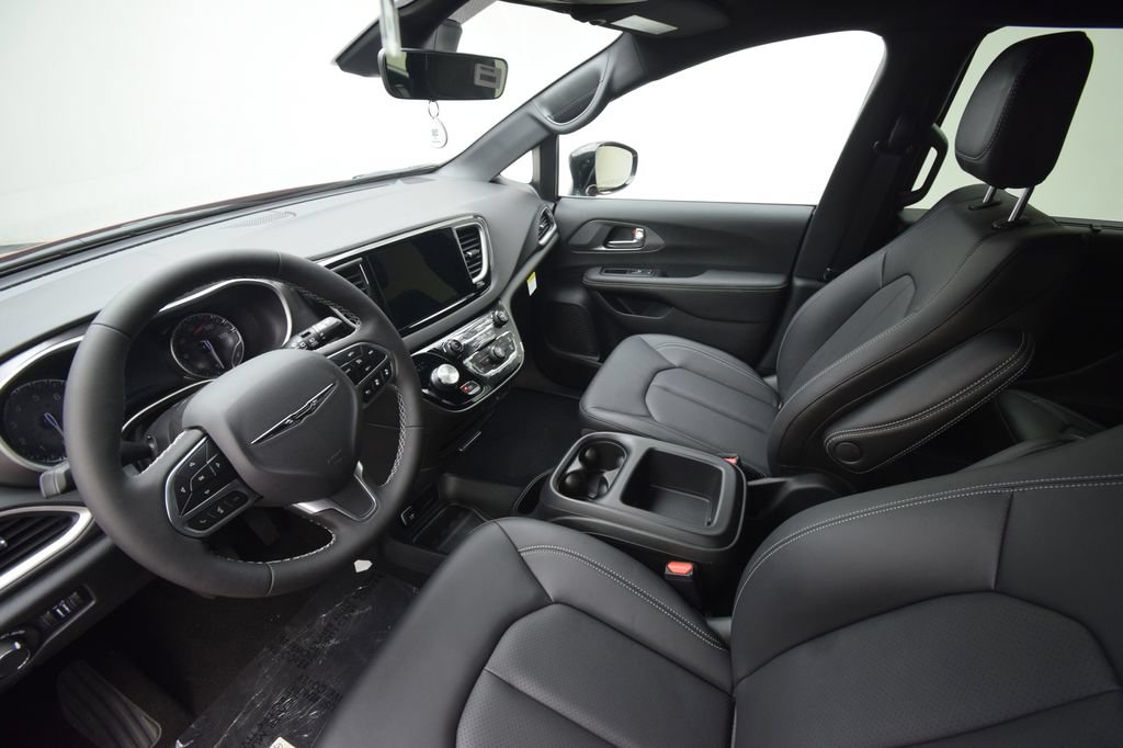 New 2026 Chrysler Voyager LX FWD image 30