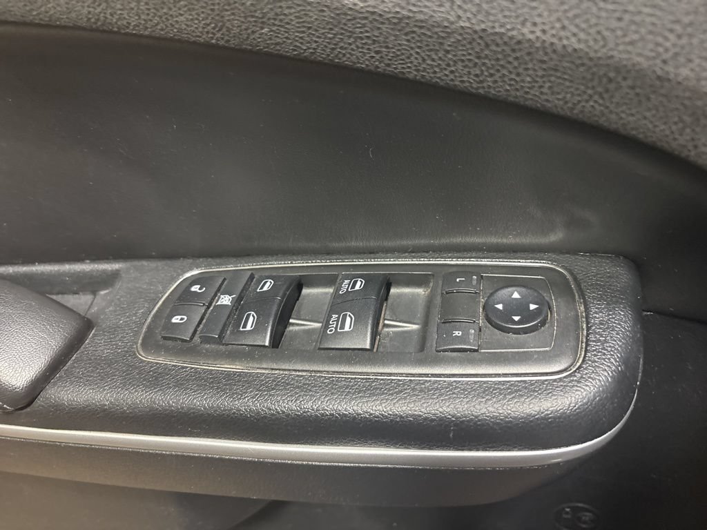 Used 2019 Chrysler 300 Touring w/ Chrome Appearance Package RWD image 23