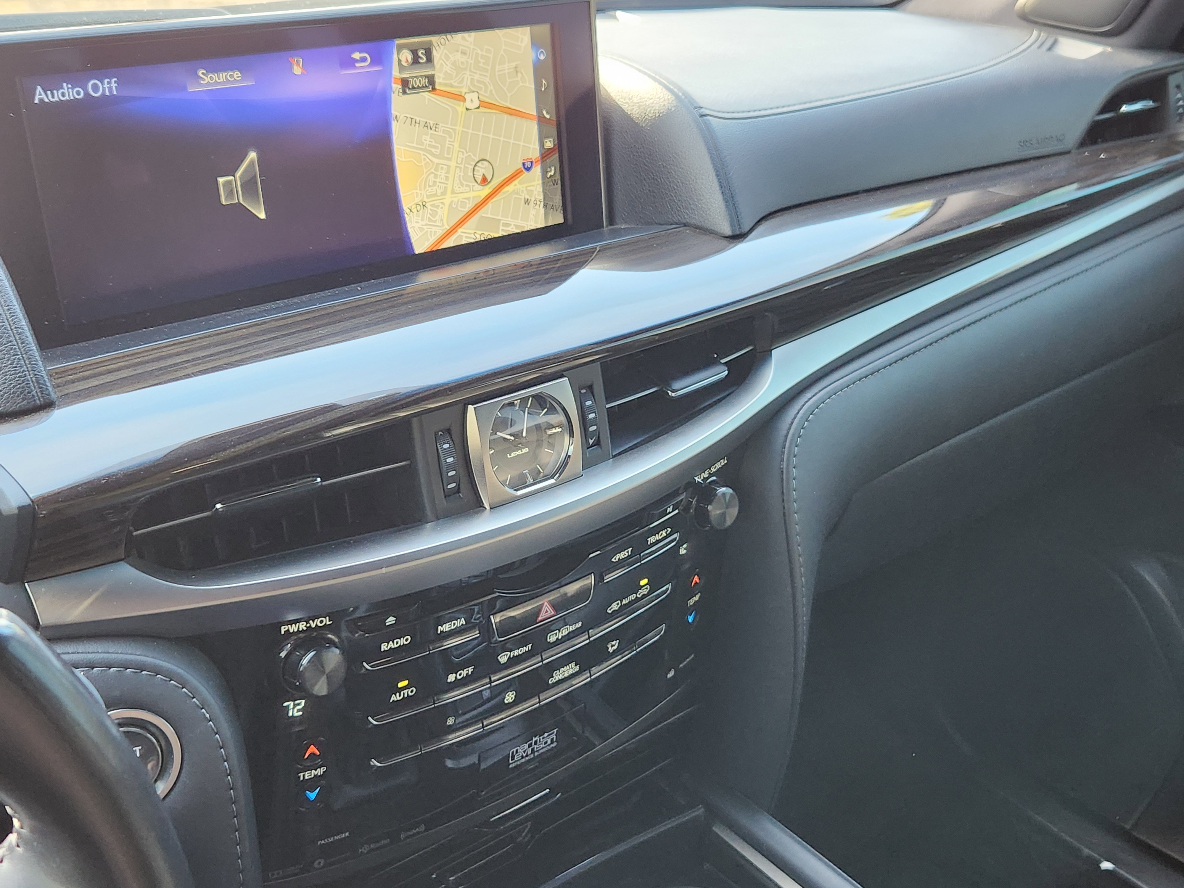 Used 2021 Lexus LX 570 4WD w/ 3rd Row & Luxury Pkg image 9