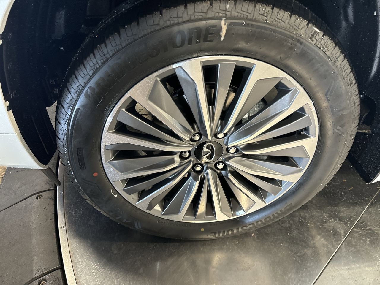 New 2025 INFINITI QX80 Sensory AWD/4WD image 10