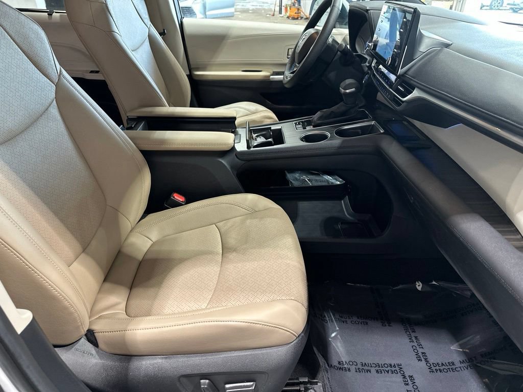 Certified 2023 Toyota Sienna Limited AWD/4WD image 21