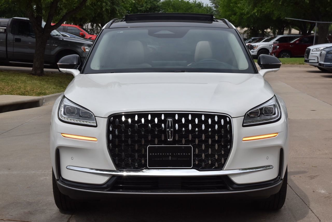 New 2026 Lincoln Corsair Reserve FWD image 2