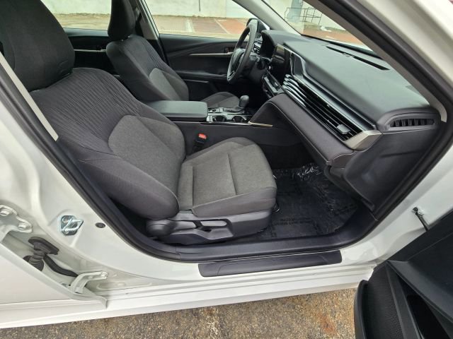 Used 2025 Toyota Camry LE image 14