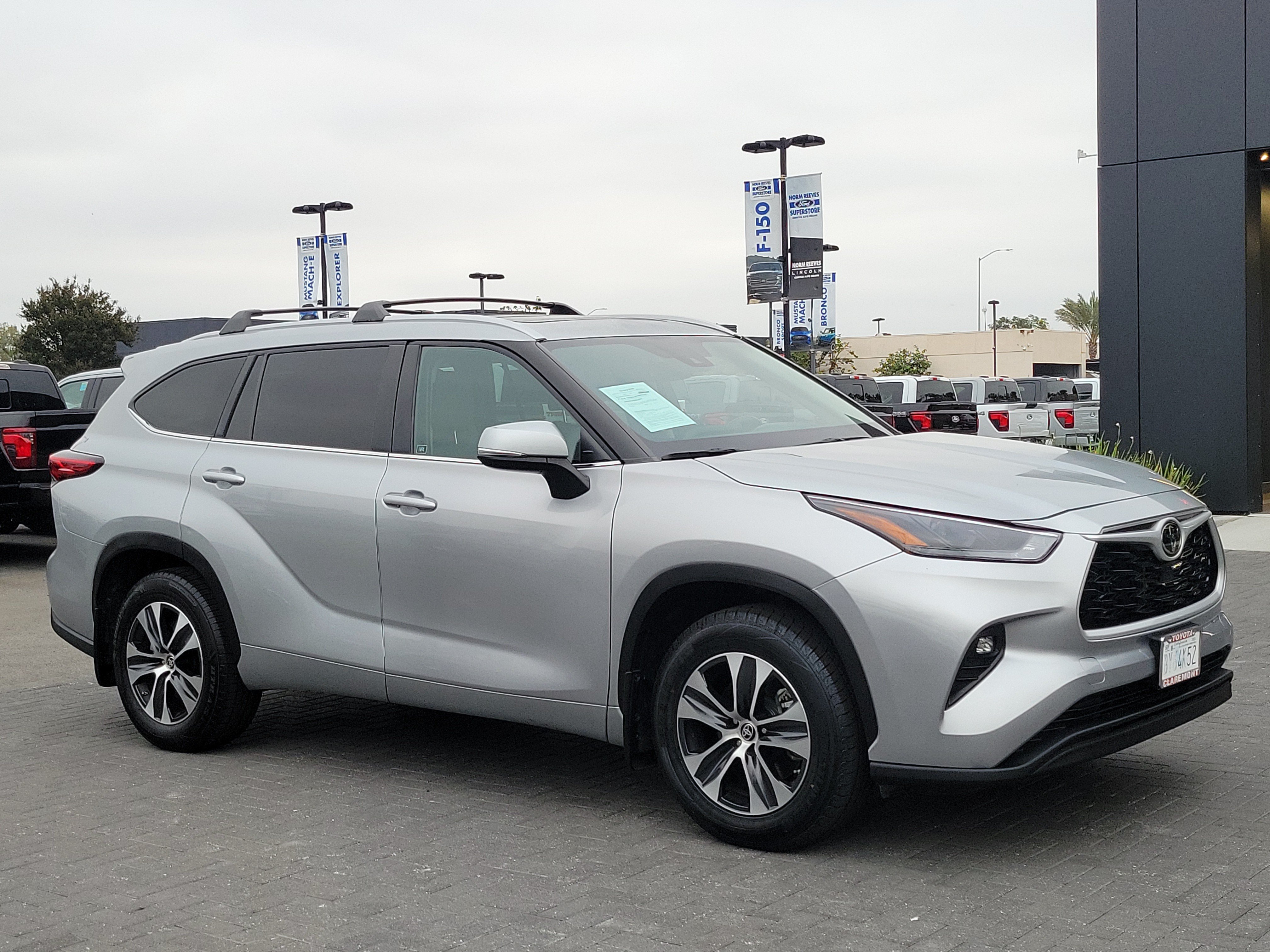 Used 2023 Toyota Highlander XLE FWD image 7
