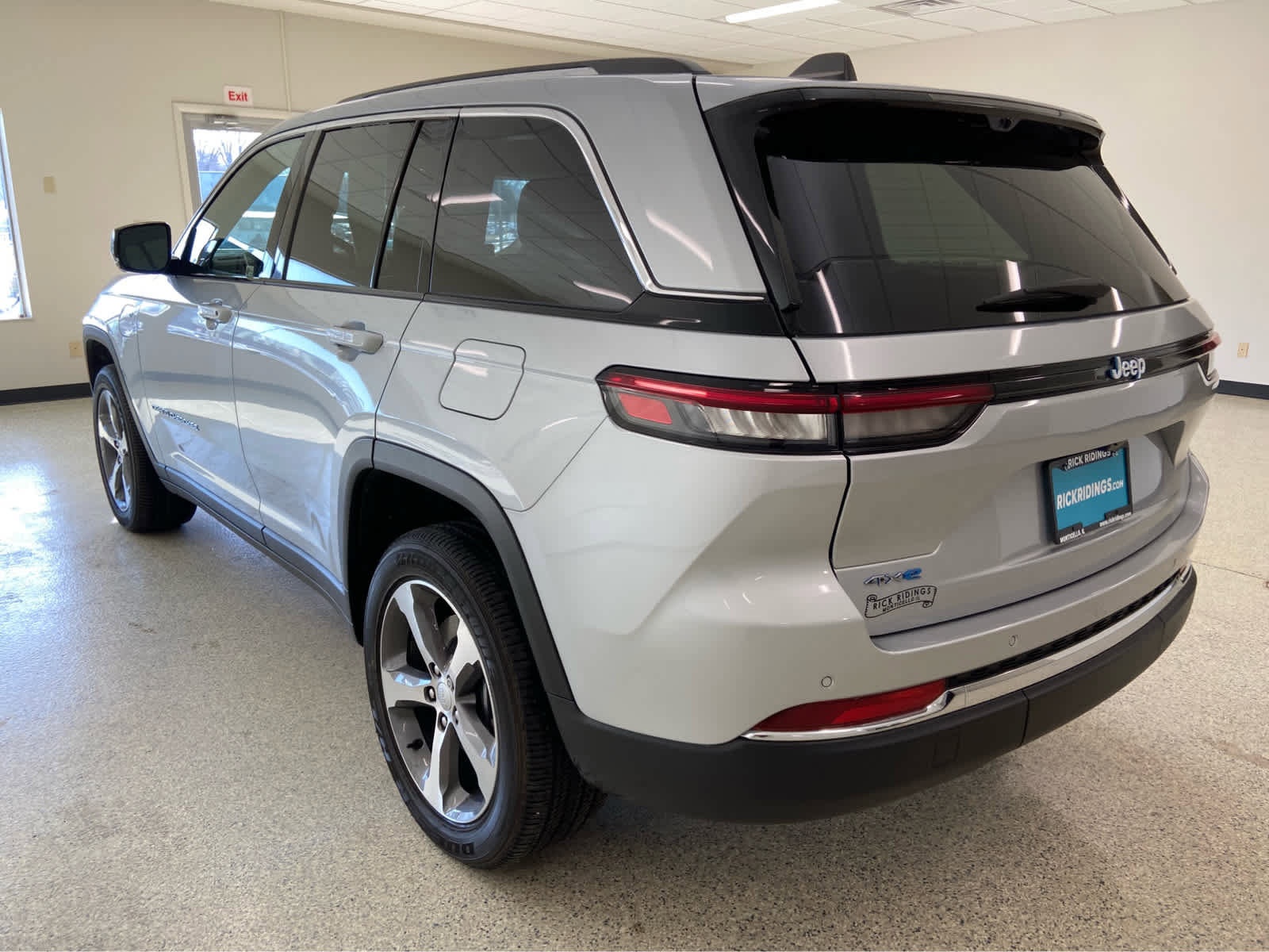 Used 2022 Jeep Grand Cherokee Limited 4xe w/ Rear Seat Video Group 1 image 10