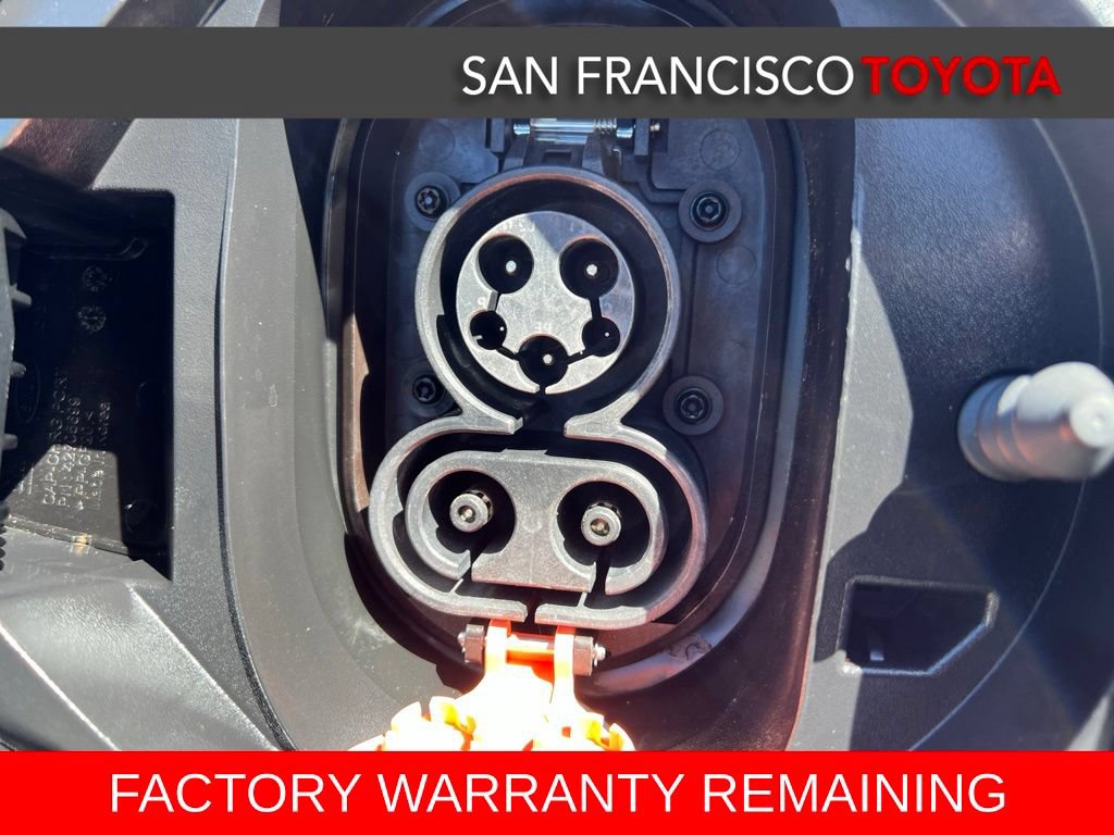 Used 2022 Chevrolet Bolt EUV Premier w/ Sun & Sound Package FWD image 11