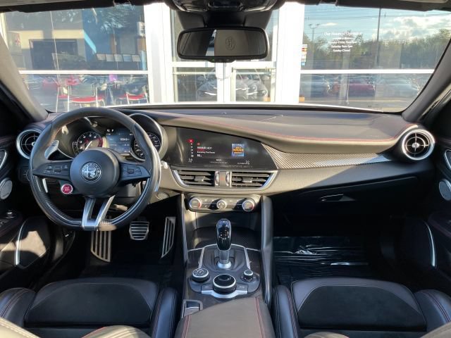 Used 2018 Alfa Romeo Giulia Quadrifoglio w/ Driver Assist Dynamic Package RWD image 32