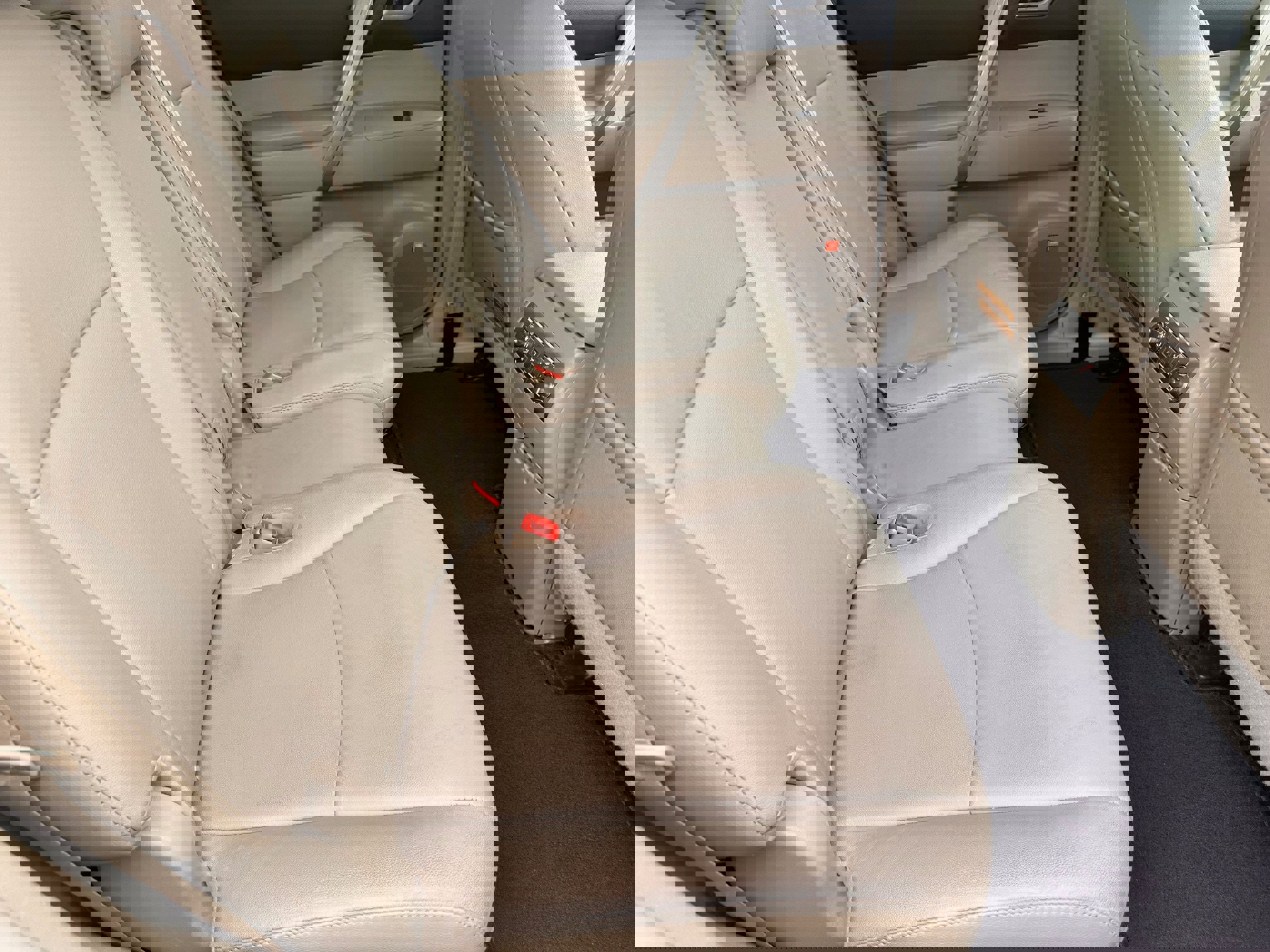 Used 2011 Toyota Highlander SE w/ Tow Pkg AWD/4WD image 9