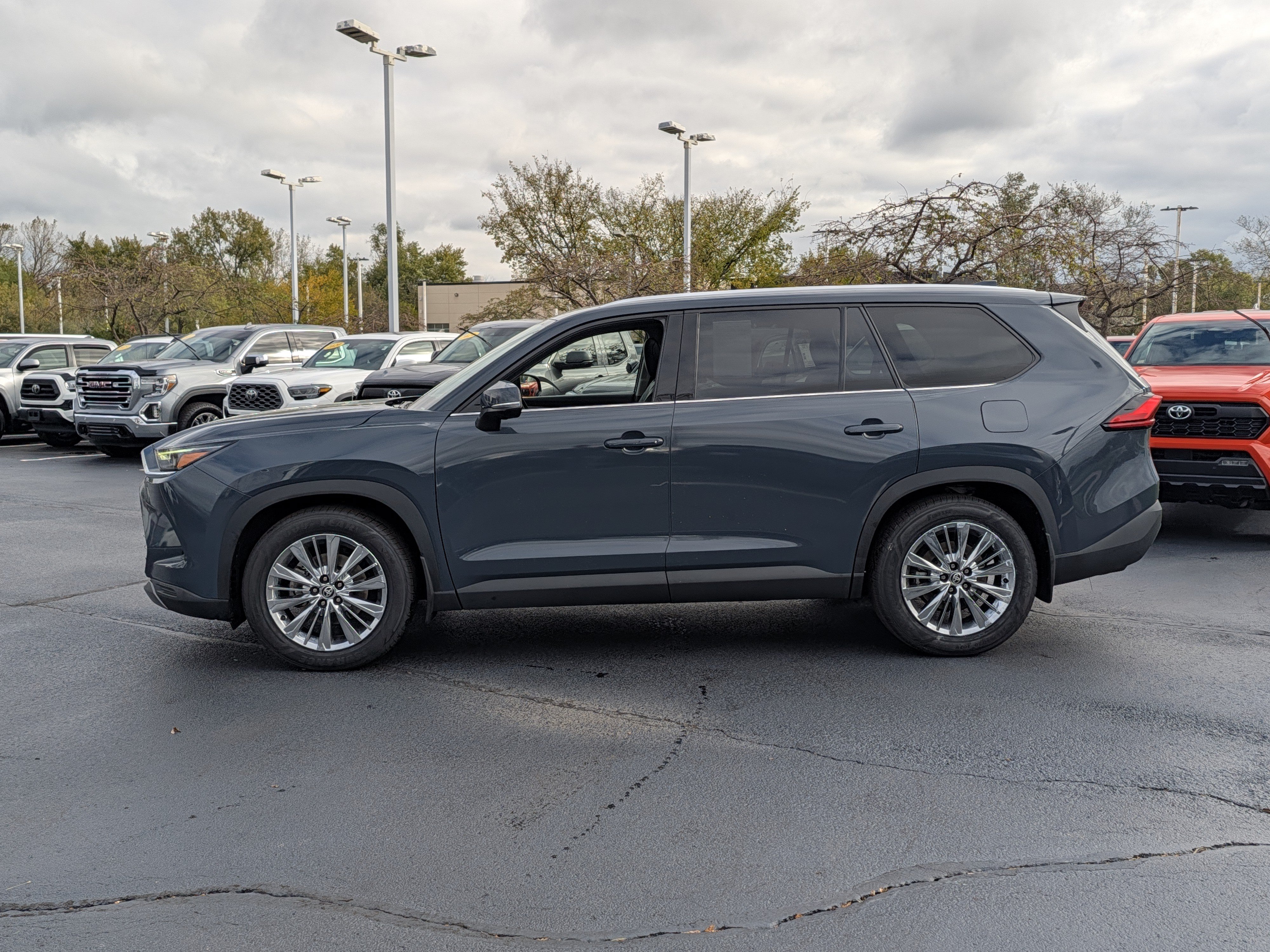 Used 2024 Toyota Grand Highlander AWD image 5