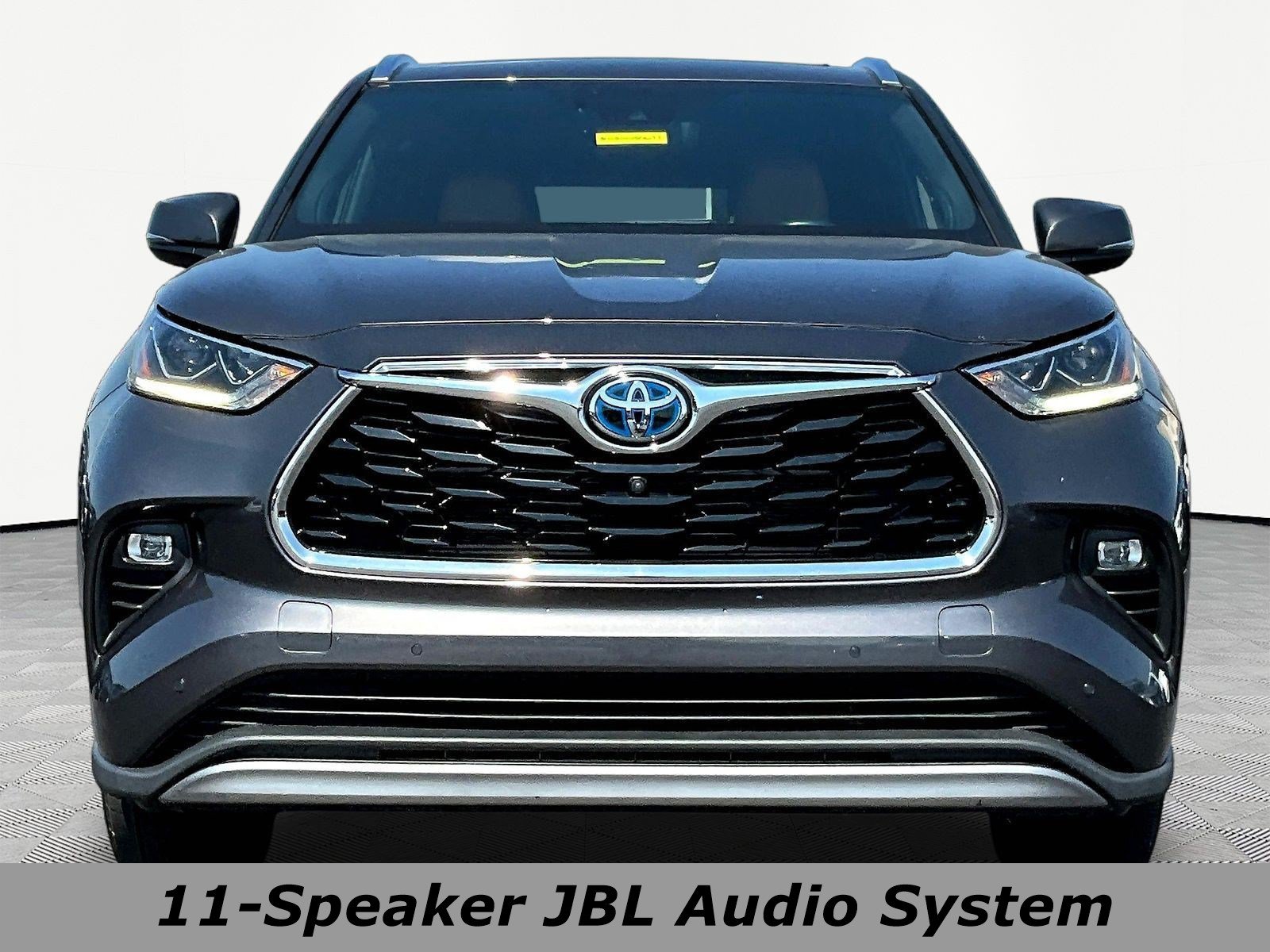 Used 2022 Toyota Highlander Platinum FWD image 2