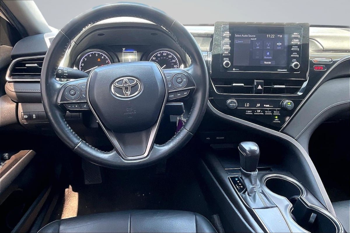 Used 2021 Toyota Camry SE FWD image 5