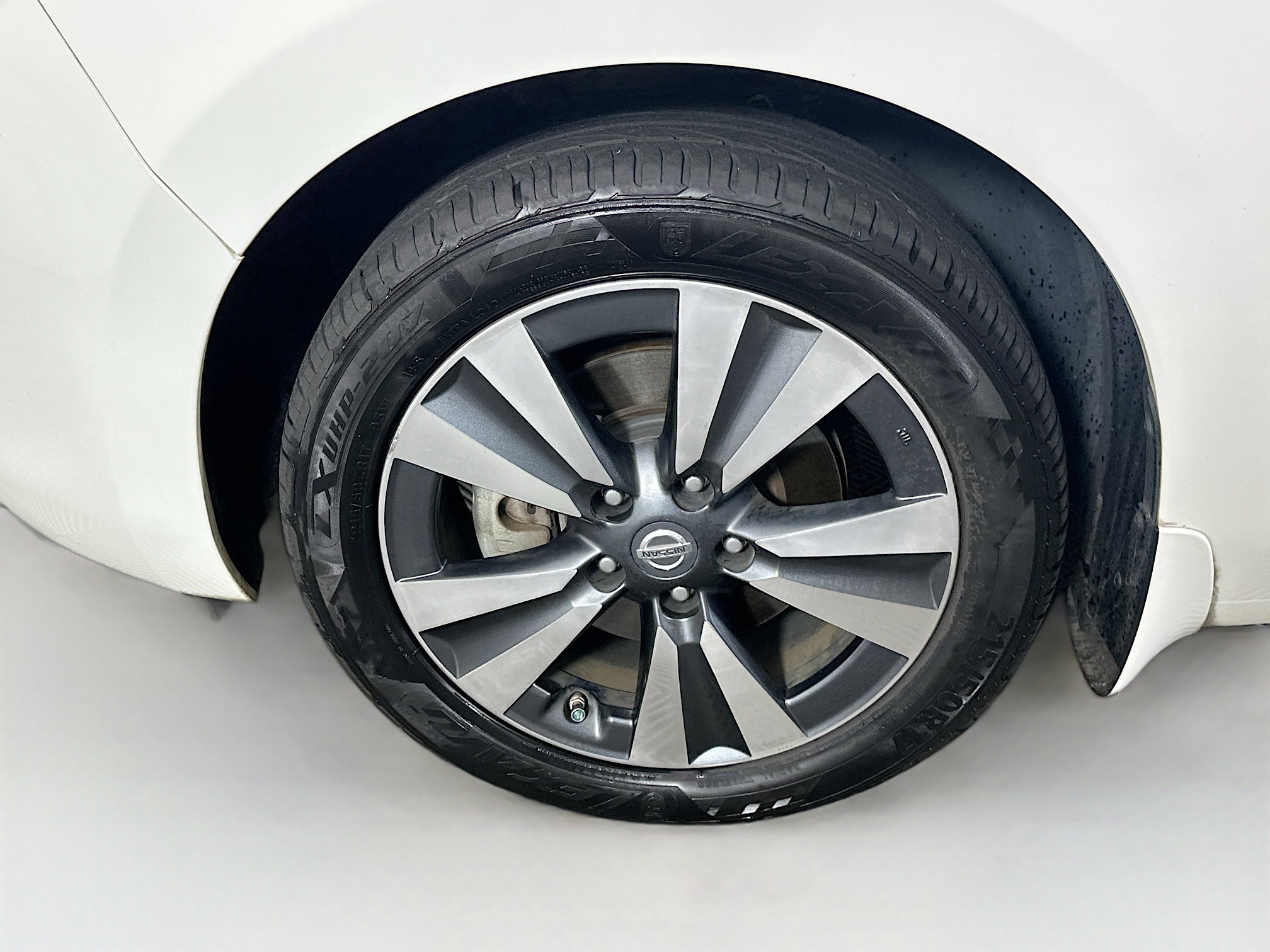 Used 2017 Nissan Leaf SV w/ Premium Package image 11