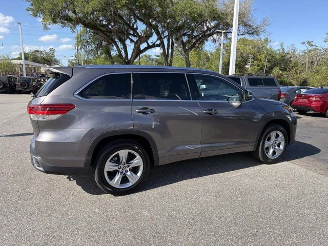 Used 2019 Toyota Highlander Limited image 2
