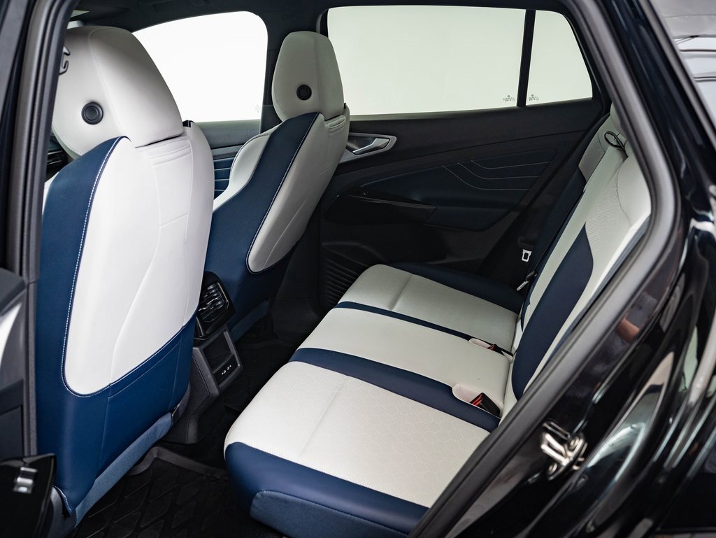 Used 2024 Volkswagen ID.4 S image 32