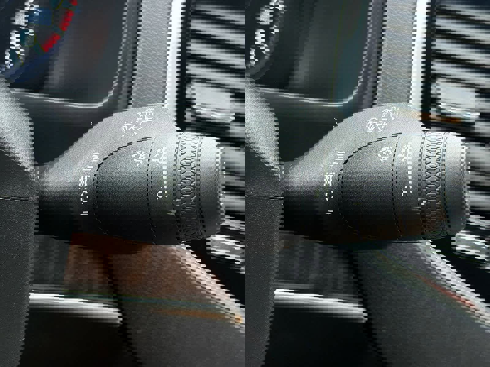 Used 2018 Volvo XC90 T6 Momentum w/ Convenience Package image 27