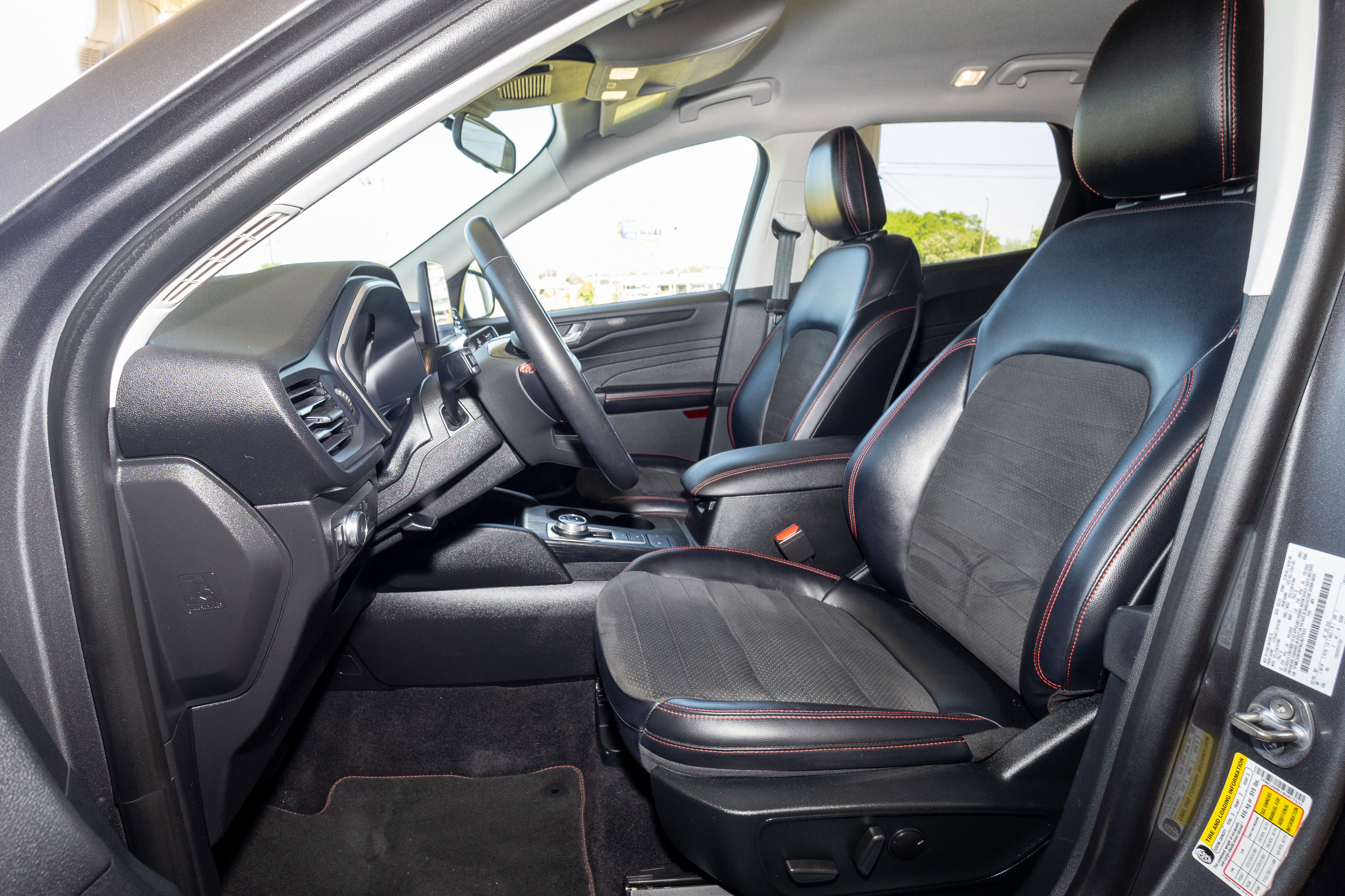 Used 2022 Ford Escape SEL w/ SEL Stealth AWD Package image 11