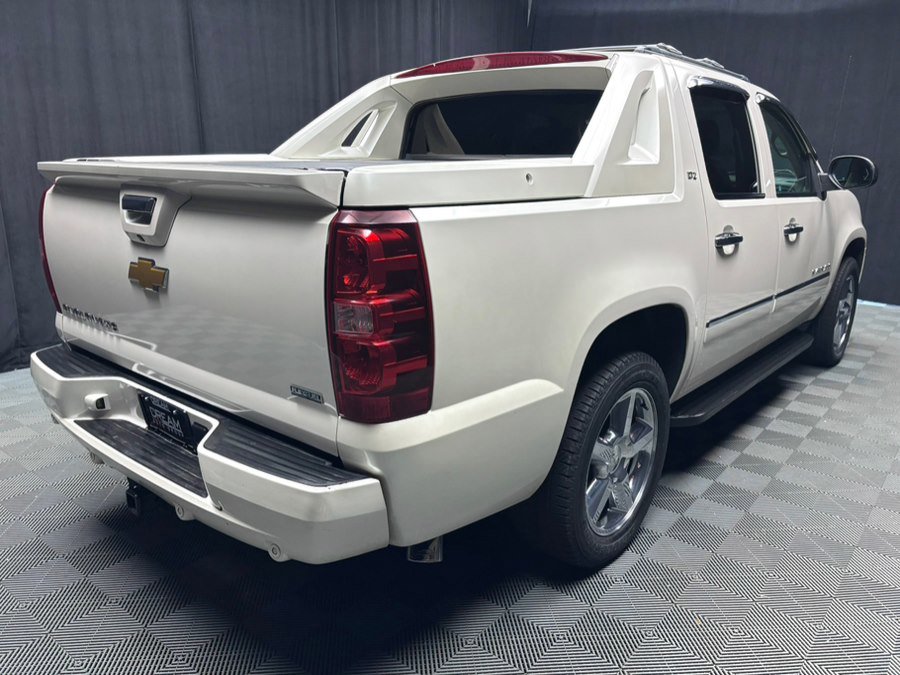 Used 2012 Chevrolet Avalanche LTZ AWD/4WD image 7