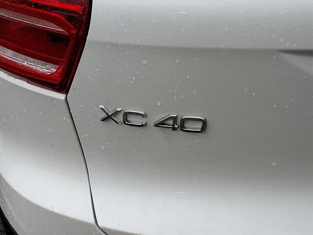 New 2026 Volvo XC40 B4 Core w/ Climate Package FWD image 7