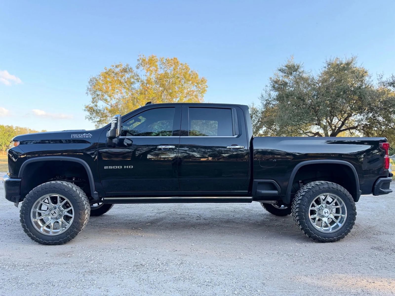 Used 2023 Chevrolet Silverado 2500 High Country w/ Safety Package II image 19