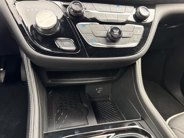 New 2027 Chrysler Pacifica Limited FWD image 21
