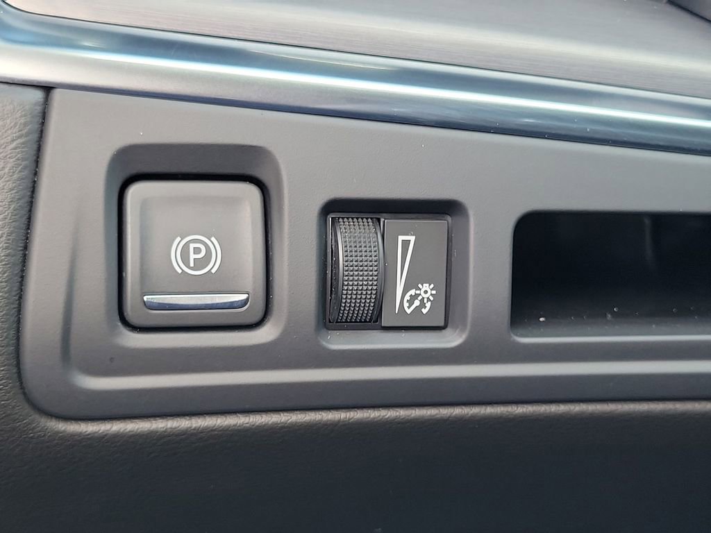 Used 2026 Cadillac XT5 Luxury FWD image 16