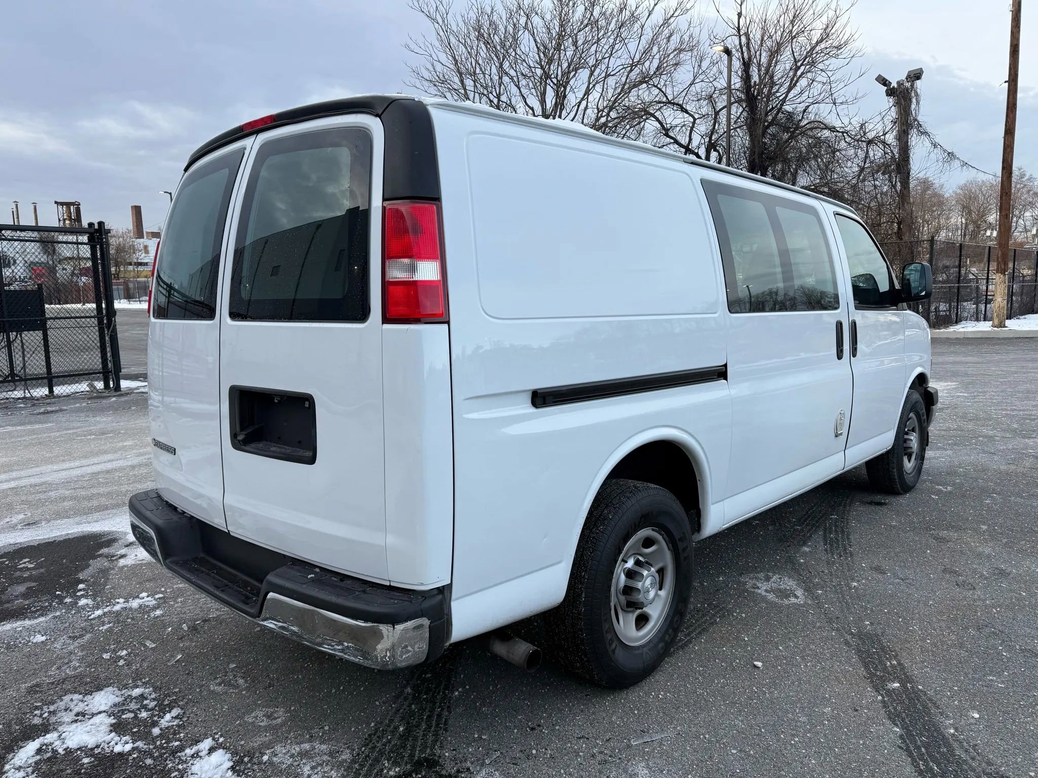 Used 2017 Chevrolet Express 3500 image 8