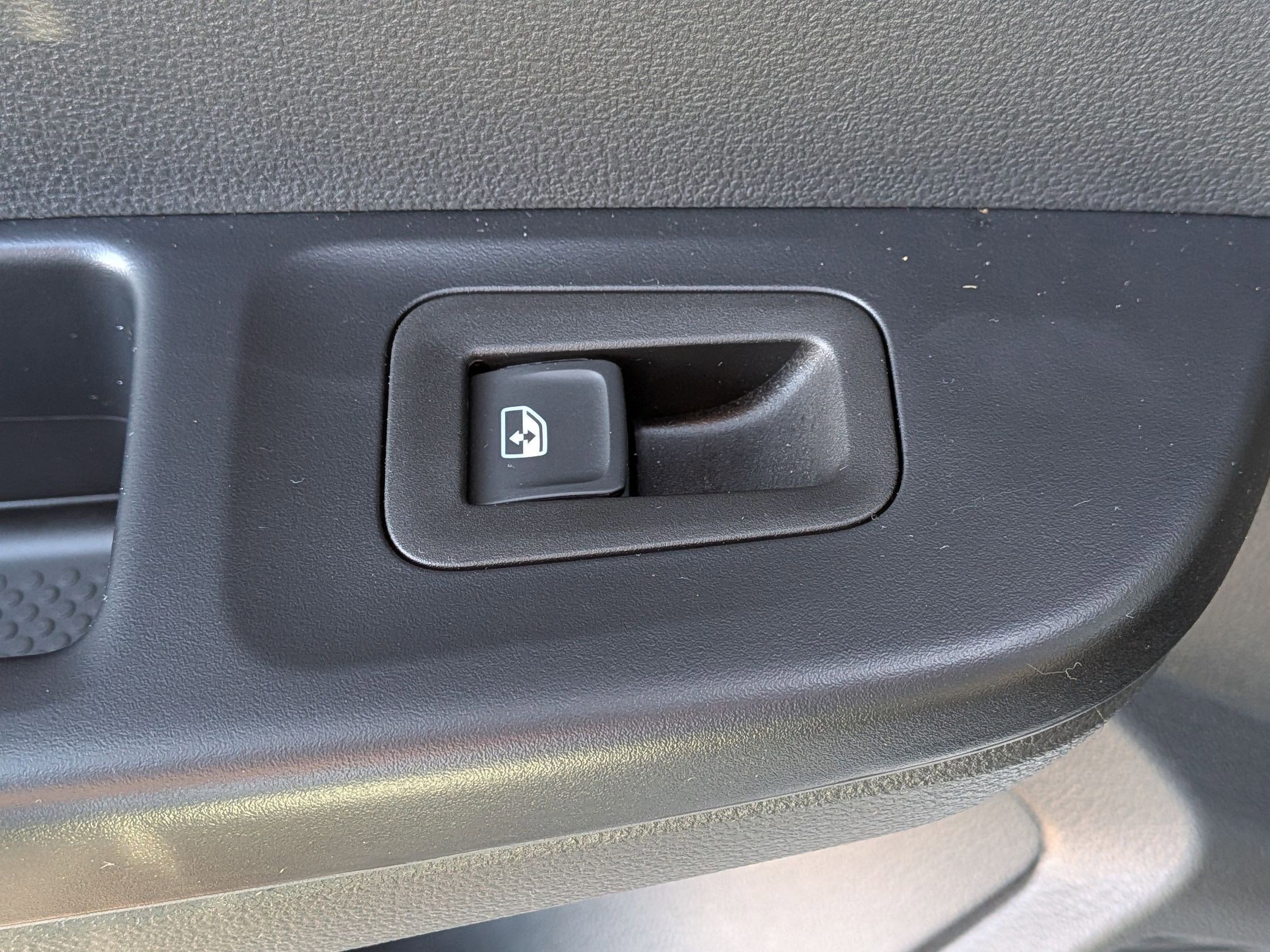 Used 2025 Volkswagen Taos SE image 28