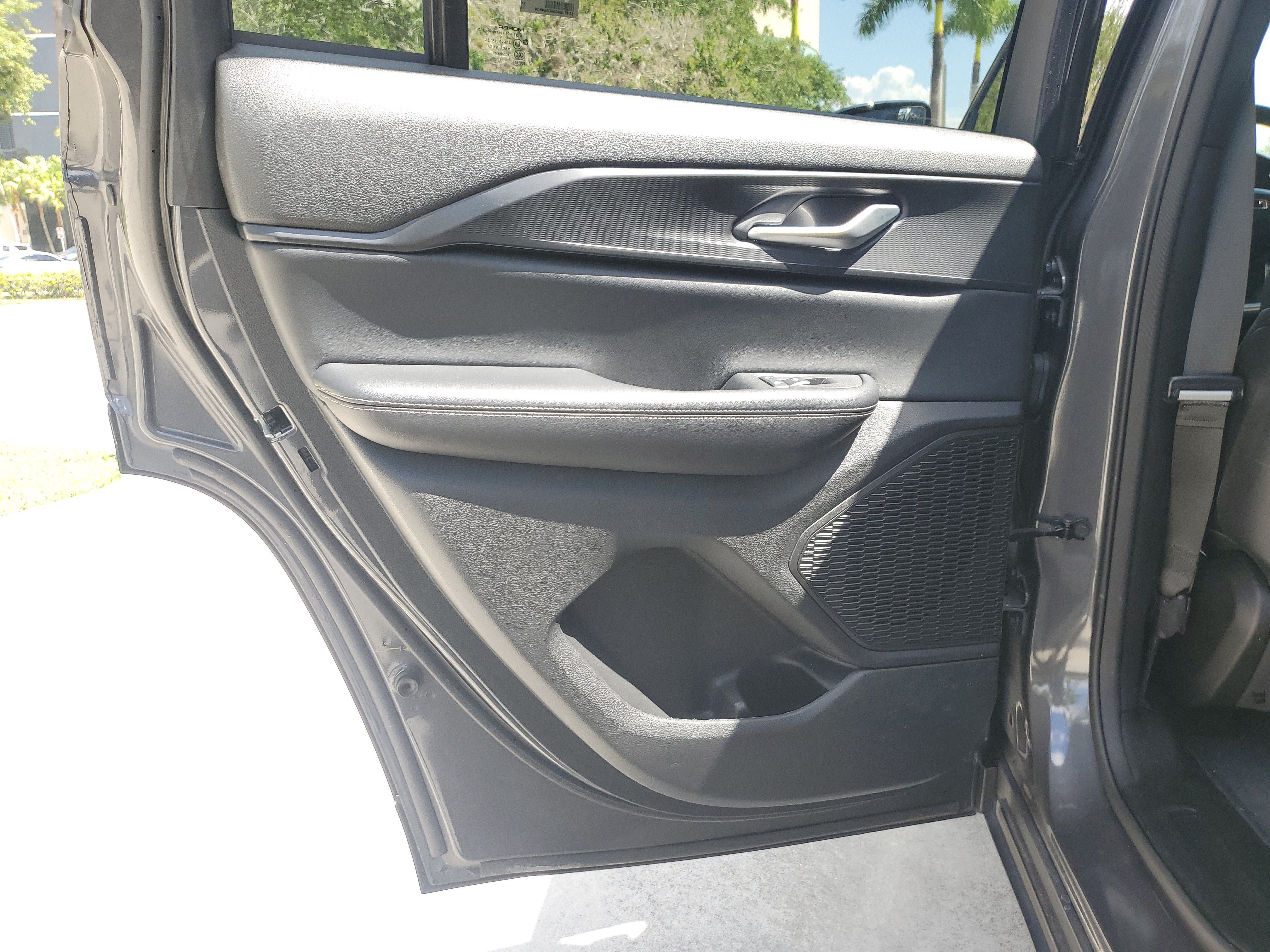Used 2024 Jeep Grand Cherokee Altitude RWD image 16