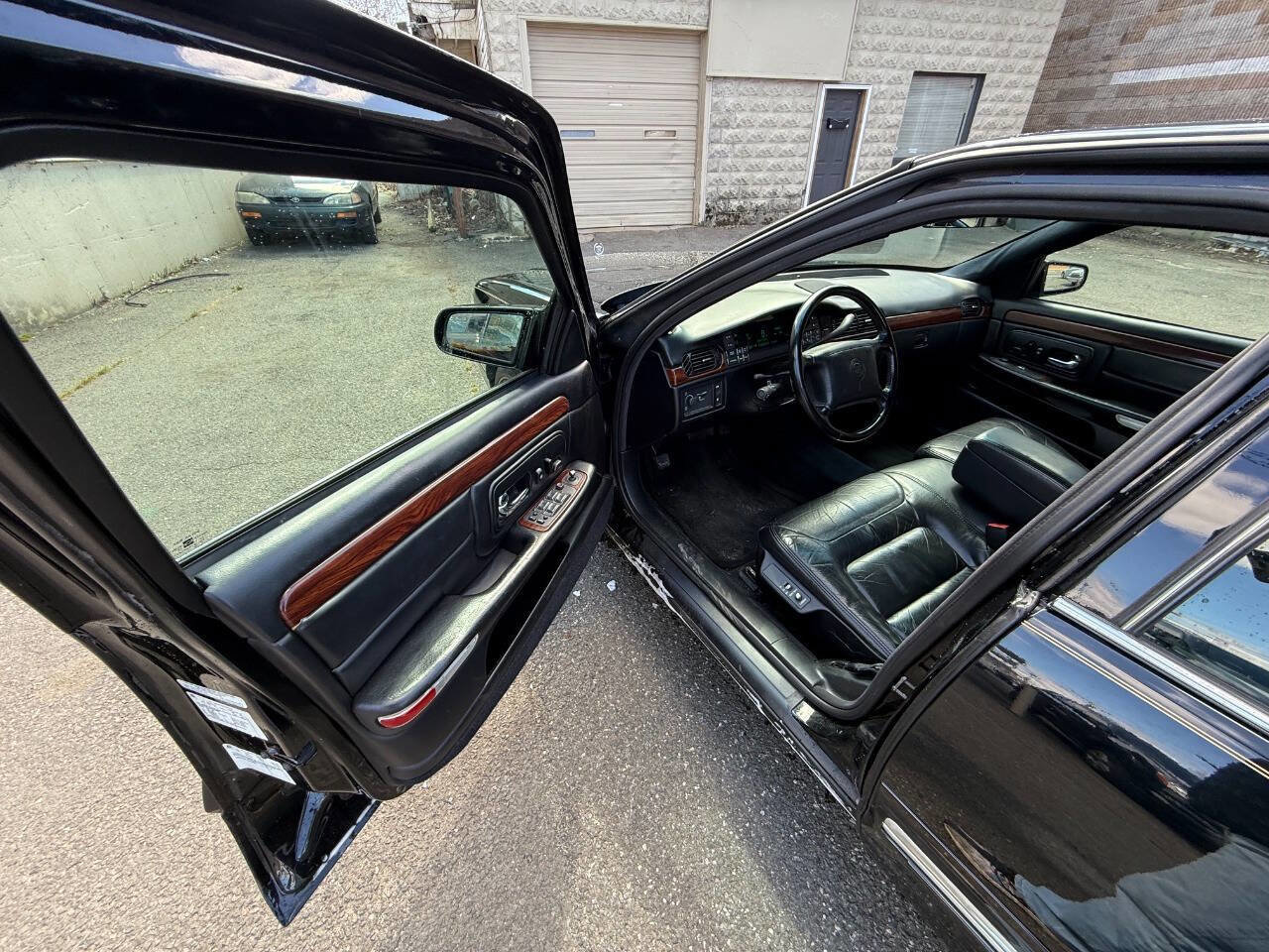 Used 1997 Cadillac De Ville Sedan w/ Comfort/Convenience Pkg FWD image 7