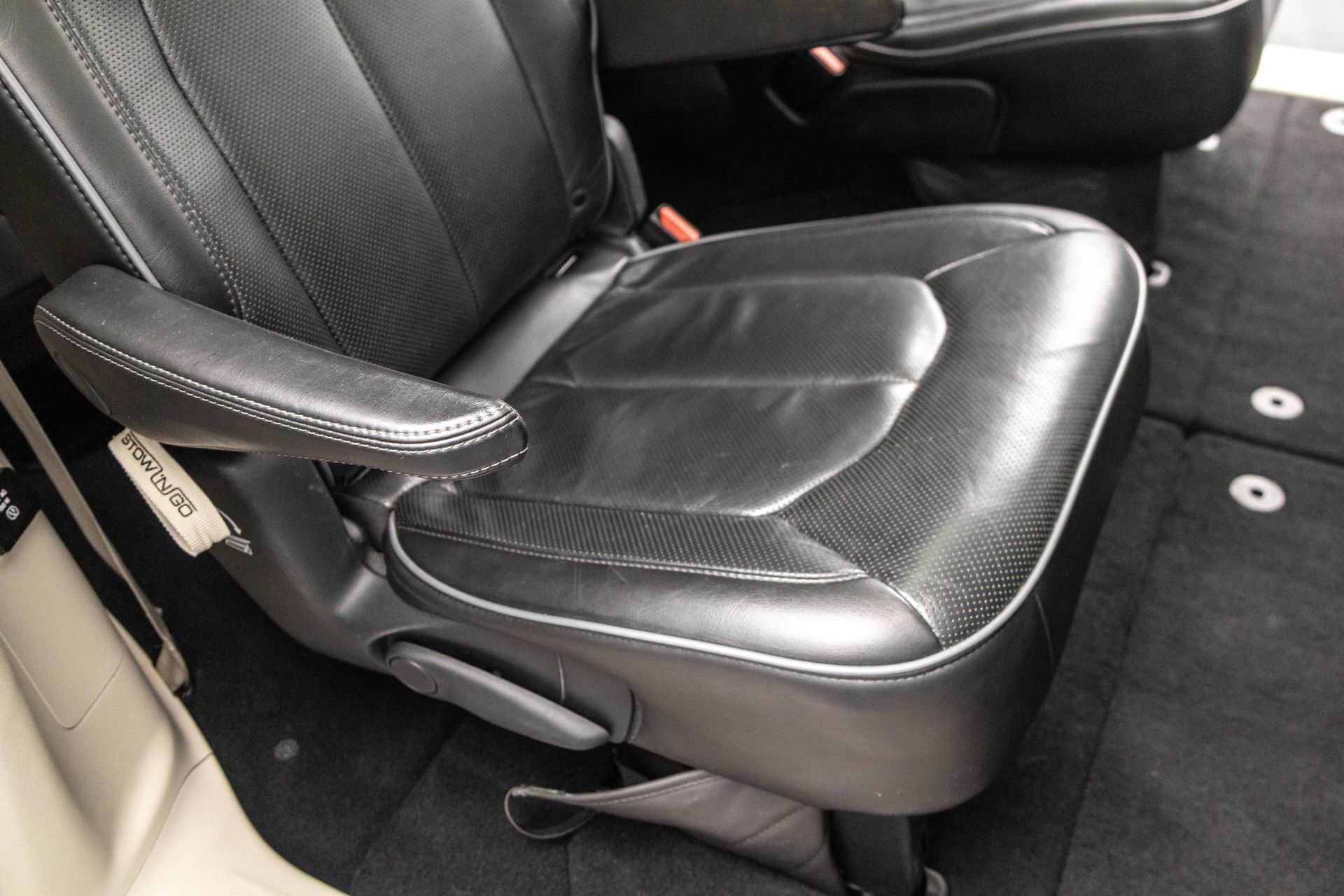 Used 2020 Chrysler Pacifica Limited w/ Advanced Safetytec Group FWD image 37
