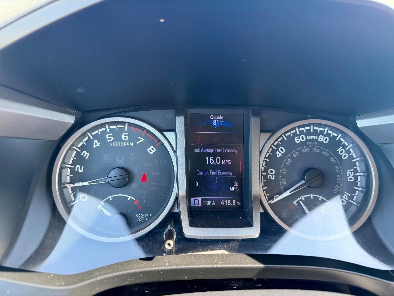 Used 2016 Toyota Tacoma SR5 w/ SR5 Appearance Package (SN) image 19