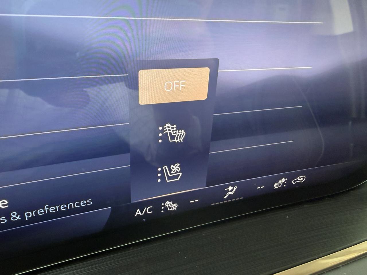 Used 2024 Buick Envision Avenir AWD/4WD image 24