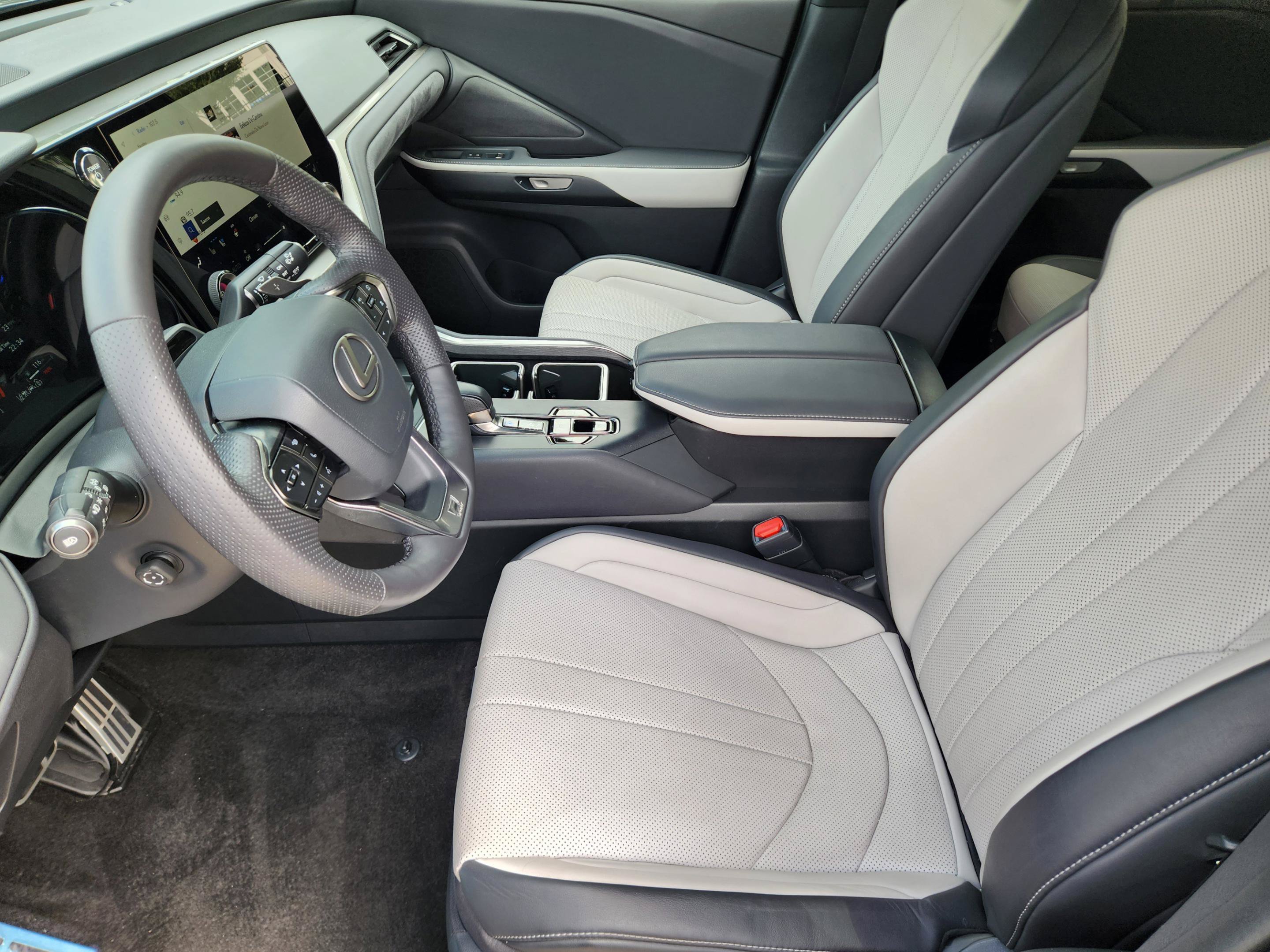 Used 2024 Lexus TX 500h AWD w/ Technology Package image 31