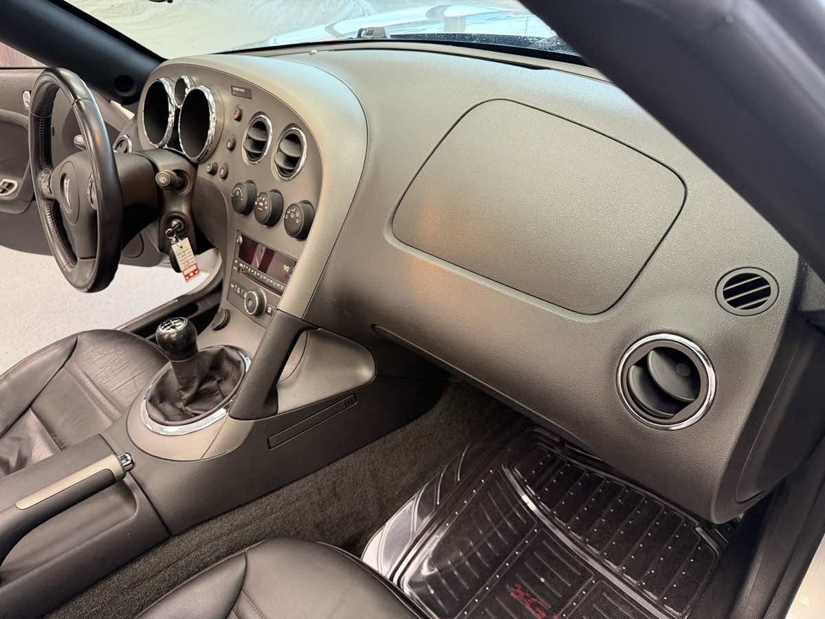 Used 2007 Pontiac Solstice GXP w/ Premium Package RWD image 19