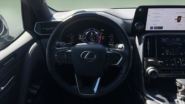 Used 2024 Lexus LX 600 4WD w/ Luxury Package image 9
