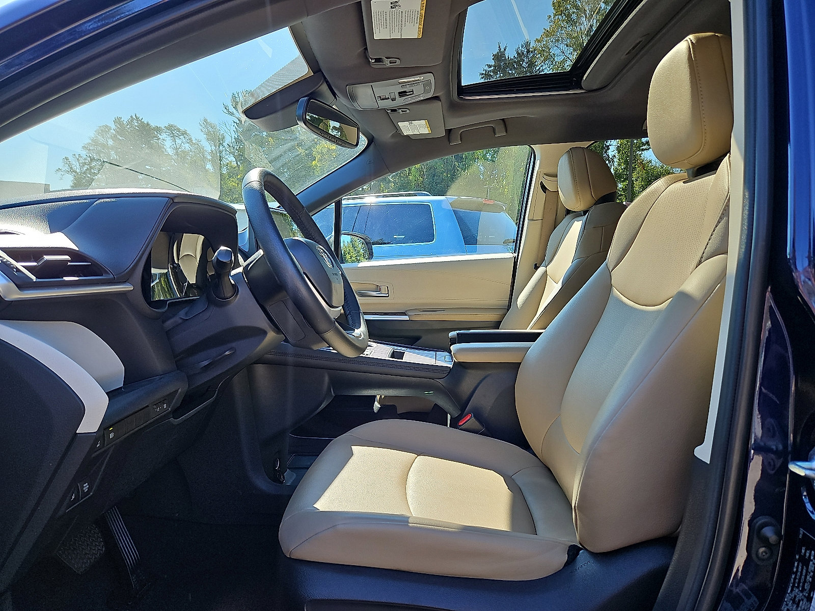 Used 2023 Toyota Sienna XLE image 14