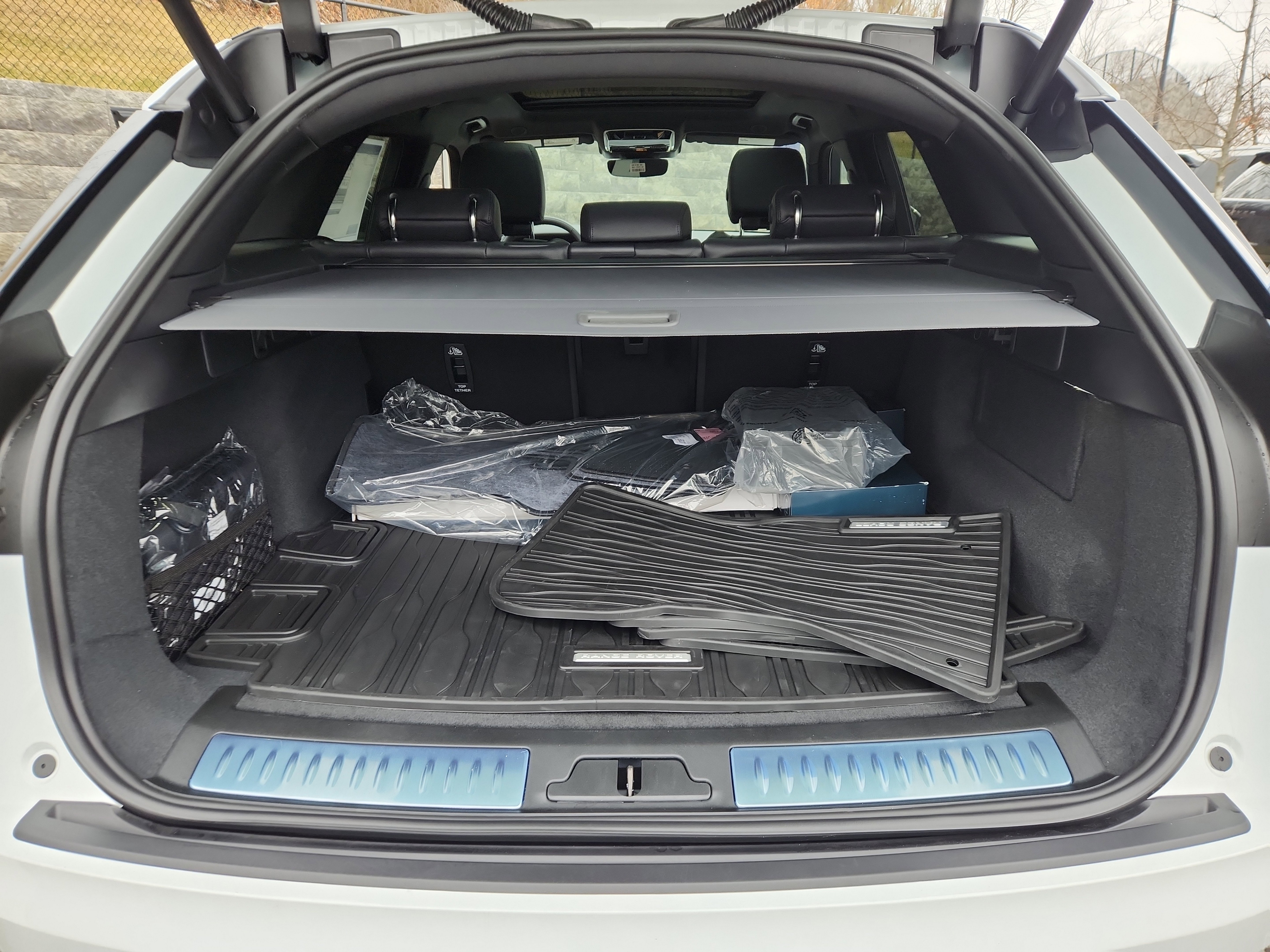 New 2026 Land Rover Range Rover Velar Dynamic SE image 13