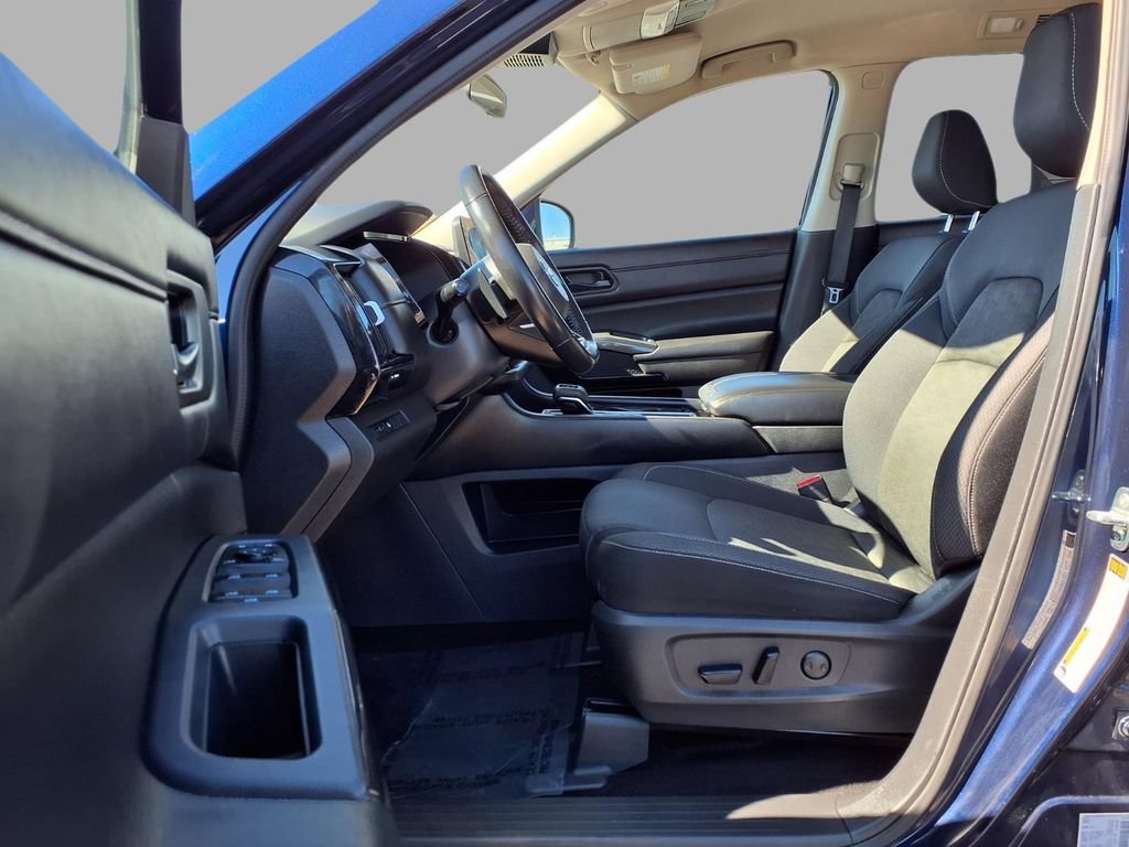 Used 2024 Nissan Pathfinder SV FWD image 22