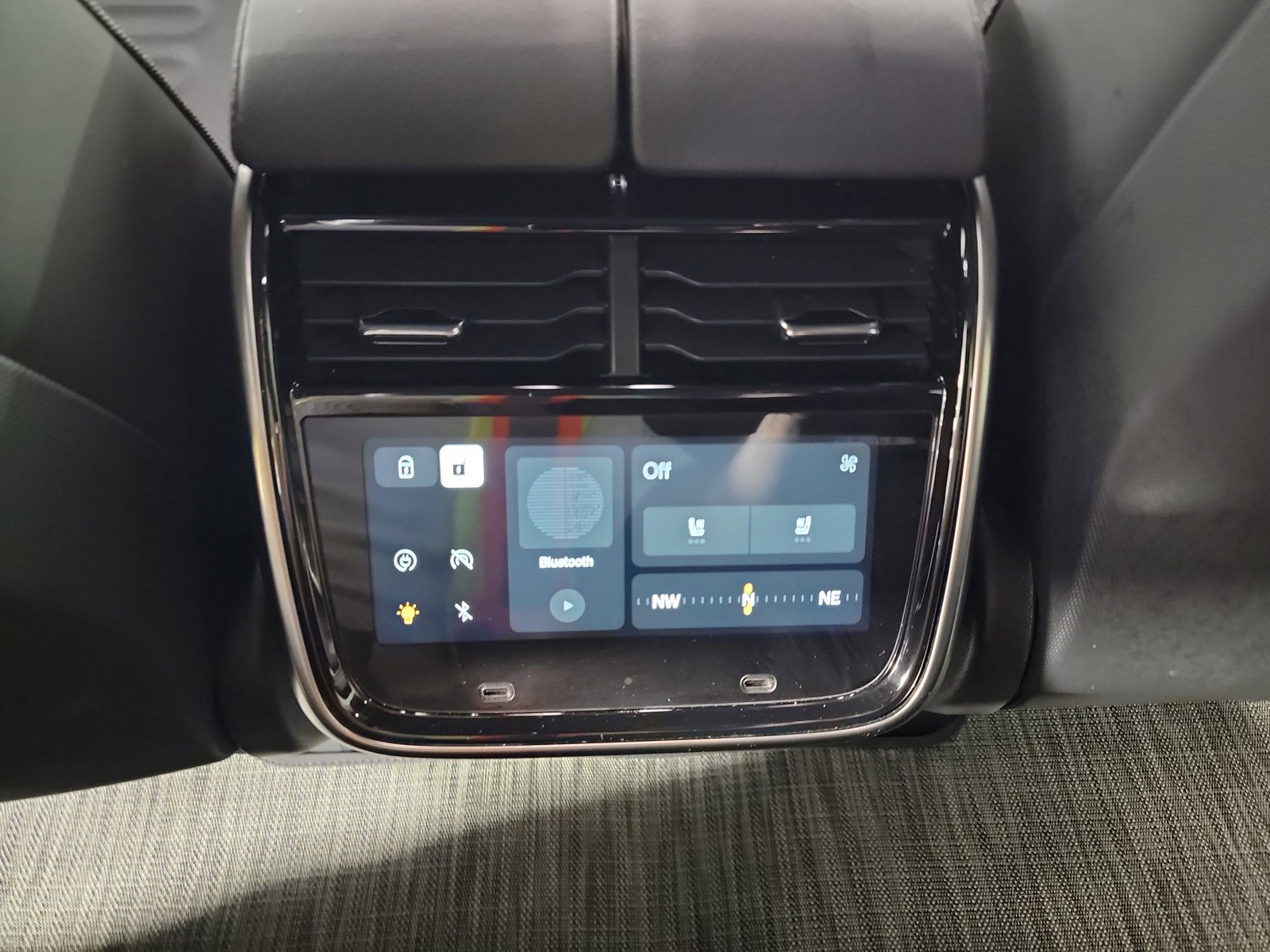 Used 2024 Rivian R1S Adventure AWD/4WD image 30