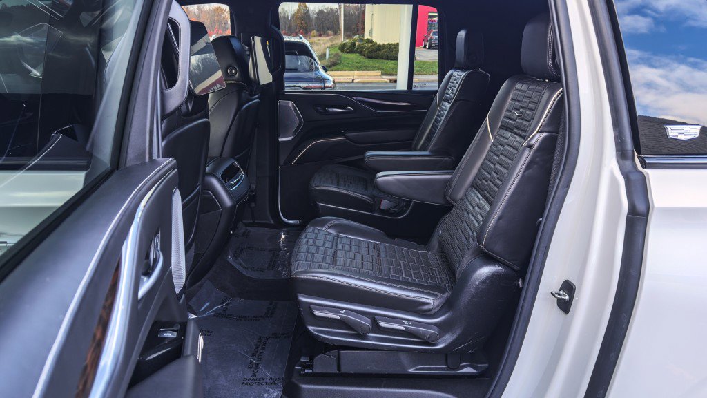 Used 2022 Cadillac Escalade ESV Sport Platinum w/ Heavy-Duty Trailer Package image 21