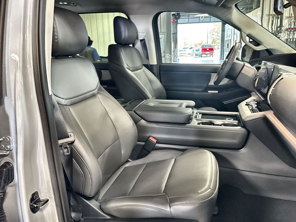 New 2026 Ford Expedition Active AWD/4WD image 32