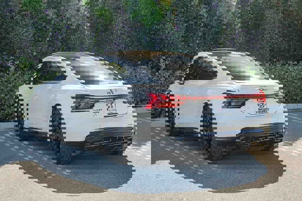 Used 2022 Audi e-tron GT Premium Plus image 6