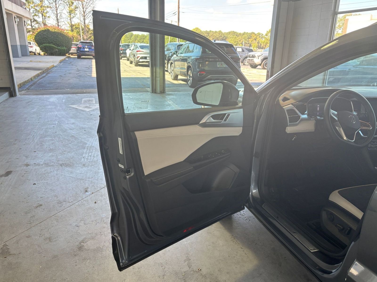 Used 2025 Volkswagen Taos SE image 26